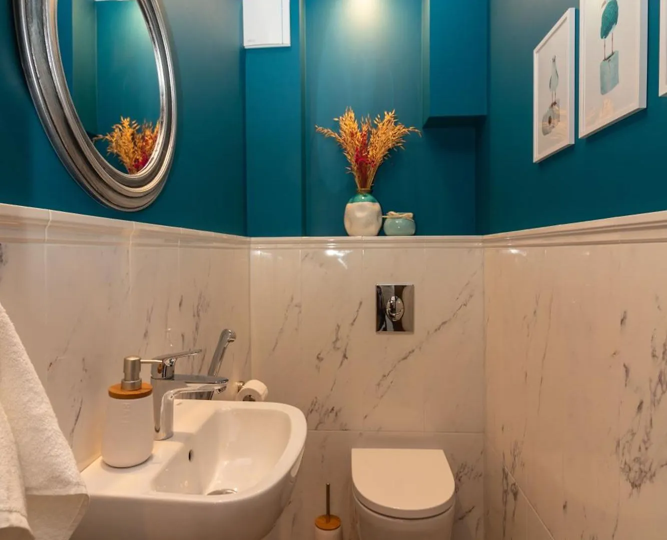 Contemporary Charm In Old Sofia Apartment 0*,
